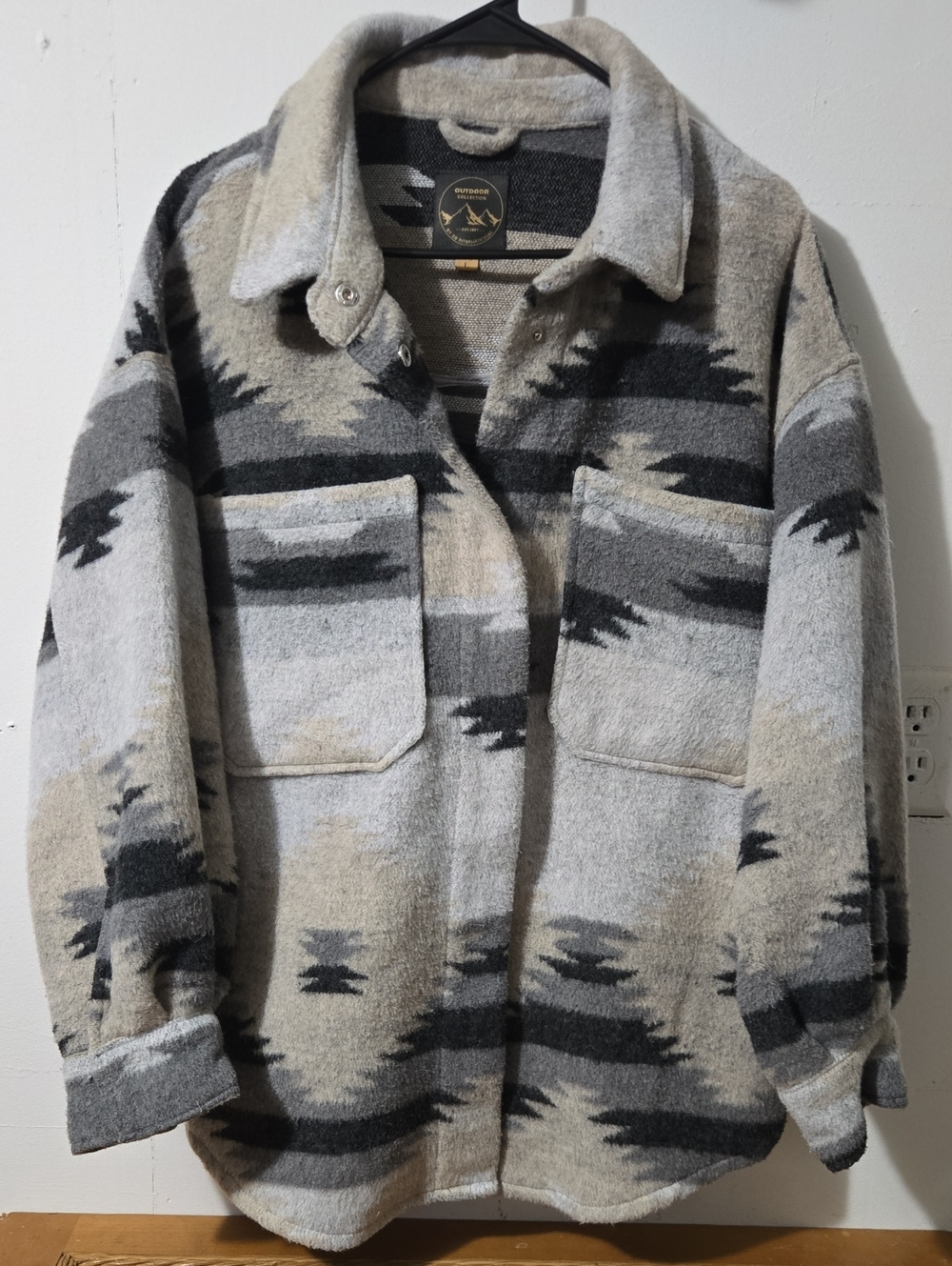 Aztec-Pattern Utility Jacket in Gray and Cream